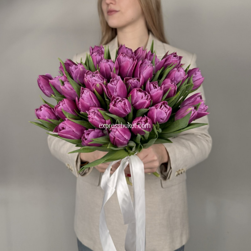 Фиолетовый букет с тюльпанами